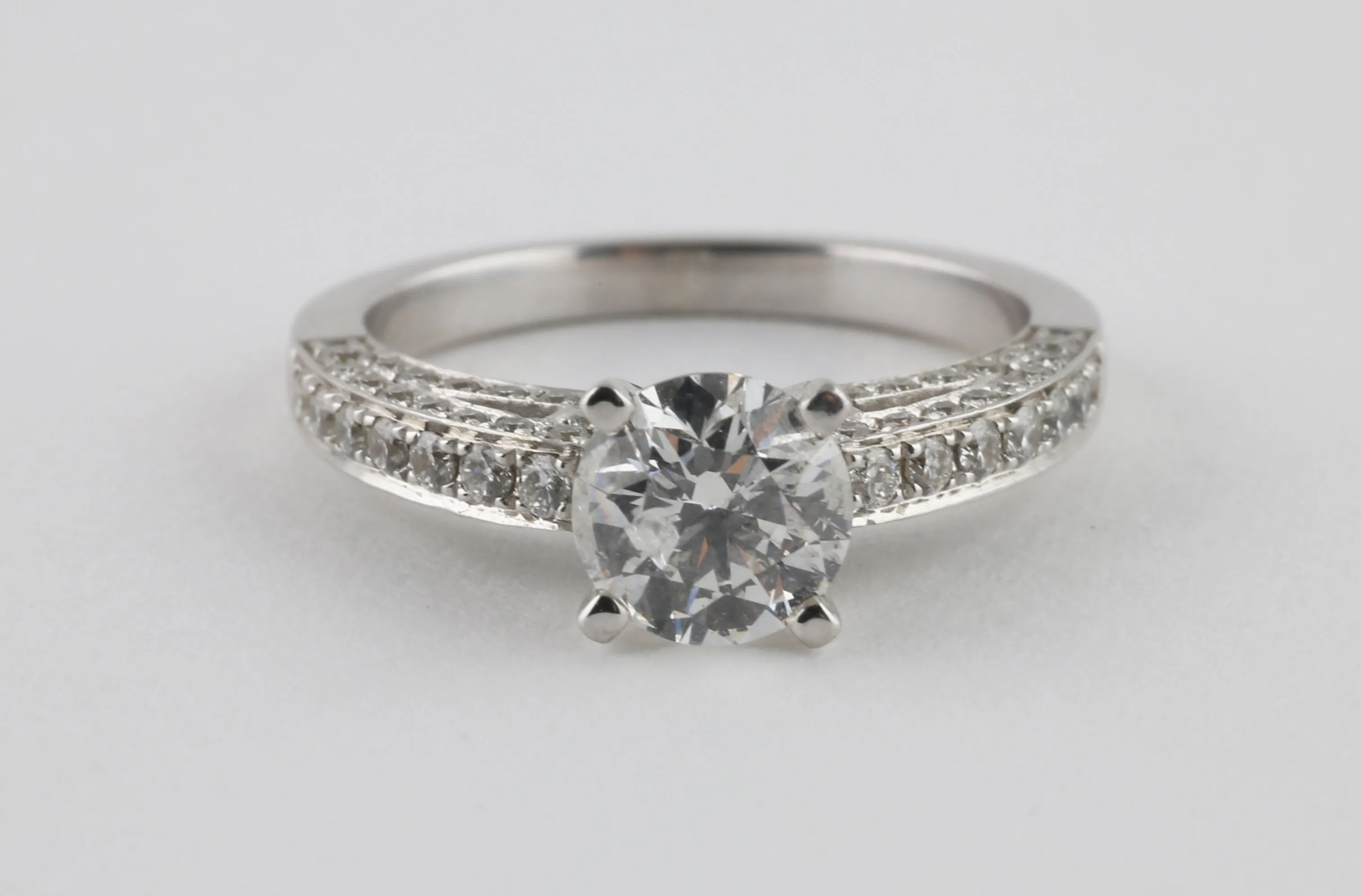 Diamond Band Classic Solitaire