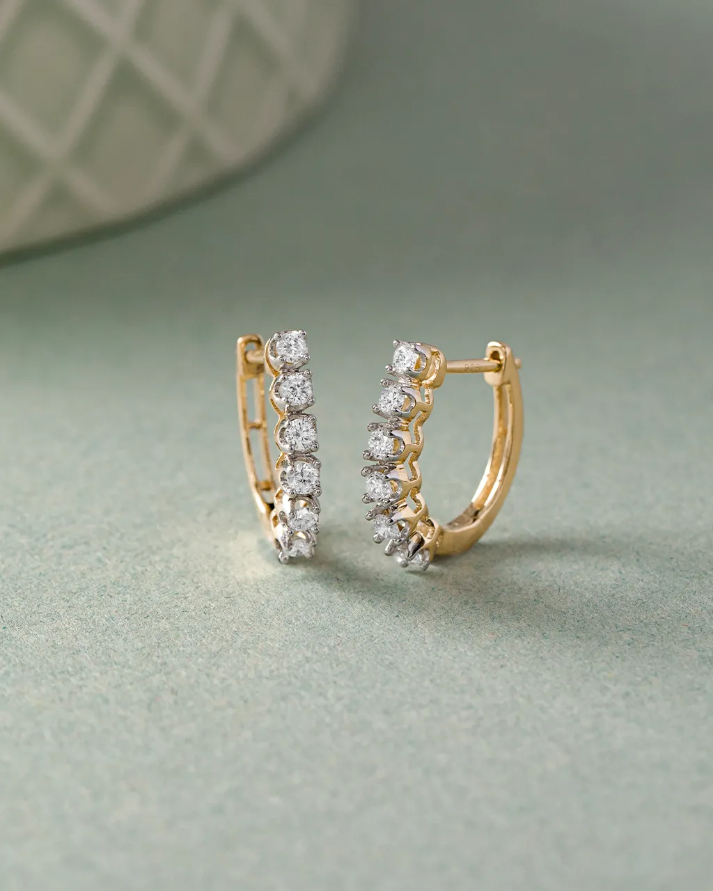 Linear Diamond Hoops