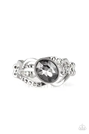 Paparazzi Ring ~ Couldnt Care FLAWLESS - Silver